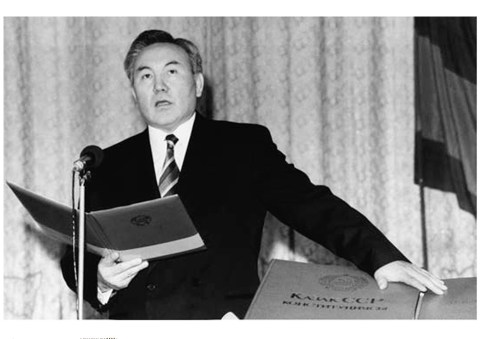 Його зусилля при масовій підтримці всіх казахстанців увінчалися небаченим успіхом - остаточним закриттям смертоносного Семипалатинського полігону