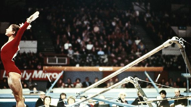 5 жовтня 2017, 11:21 Переглядів:   В історії світового спорту чимало випадків, коли спортсмени трощили снаряди   У 1975 році бруси впали за спиною гімнастки
