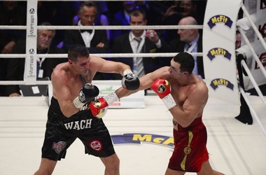 3 грудня 2012, 19:21 Переглядів:   Маріуш Вах (зліва) протримався всі 12 раундів проти Володимира Кличка