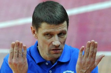29 августа 2012, 14:14 Переглядів:   На 44-му році життя помер тренер жіночої волейбольної збірної Росії Сергій Овчинніков