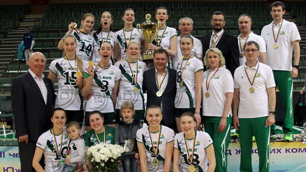 14 квітня 2018, 13:19 Переглядів:   Чемпіонат України з волейболу виграли волейболістки Хіміка