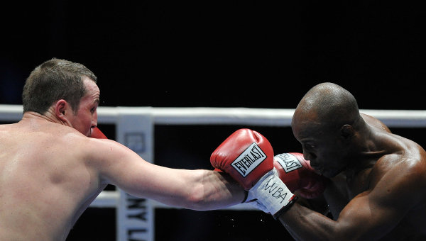 Поєдинок з Барбадоська боксером, 37-річним Шоном Коксом був для росіянина добровільним захистом і завершився вже в другому раунді
