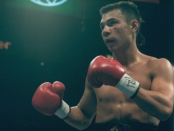 Перший бій як боксер-професіонал Костя Цзю провів 1 березня 1992 року в Австралії