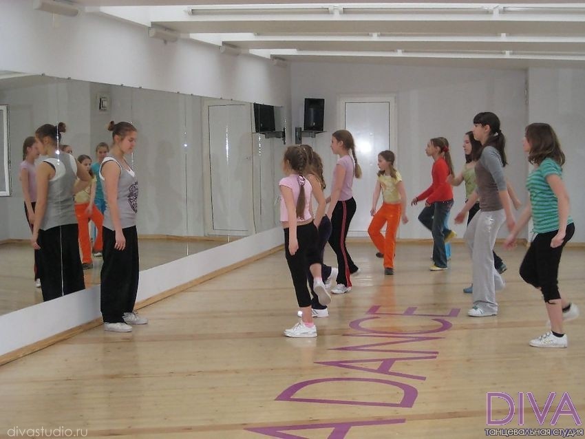 Основна мета занять дитячими танцями (танці для дітей) - всебічний розвиток дитини