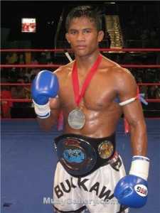 Буакав Пор Прамук, справжнє ім'я Сомбат Банчамек - 31-річний - тайський спортсмен родом з Суріна (Таїланд), який виступає в тайському боксі, К-1, шутбоксинг, який нещодавно заявив про те, що хотів би спробувати свої сили в ММА