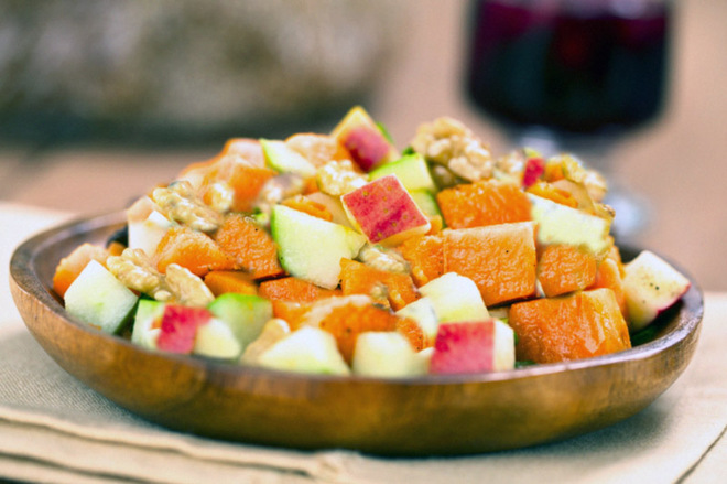 Пісний салат без масла: яблучно-гарбузовий салат з горіхами