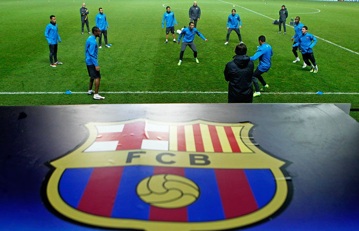 FIFA залишила в силі покарання каталонського клубу, і Барселона не зможе купувати нових гравців до січня 2016 року   Фото: Reuters   Москва