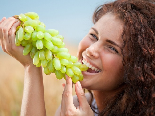 За 4 дні суворої виноградної дієти можна втратити 3 кг