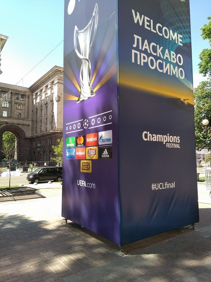 УЄФА   відмовив київській владі прибрати банери російського    Газпрому   Зі спортивної арени НСК Олімпійський , а також зі стадіону Динамо ім