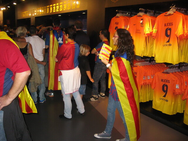 Кажуть, виїзні футболки «Барселони» кольору «текіла санрайз» б'ють рекорди продажів