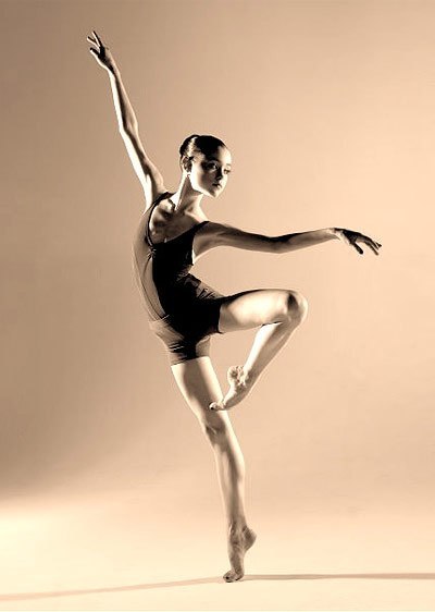 Танець - форма хореографічного мистецтва, в якій засобом створення художнього образу є рухи і положення людського тіла