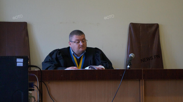 Після заслуховування аргументів усіх сторін суддя Вадим Ковтуненко попрямував до нарадчої кімнати для прийняття рішення