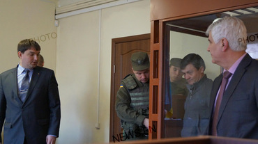 Проте, Титова випустили і посадили поруч з адвокатами