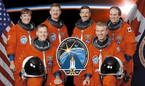 Очолює команду шатлу Атлантіс в ході місії STS-115 Брент Джетт (Brent Jett), до складу екіпажу також входять пілот Крістофер Фергюсон (Christopher Ferguson), фахівці місії Хайдемарі Стефанишин-Пайпер (Heidemarie Stefanyshyn-Piper), Джозеф Таннер (Joseph Tanner ), Даніель Бербанк (Daniel Burbank) і канадський астронавт Стівен Маклін (Steven MacLean)
