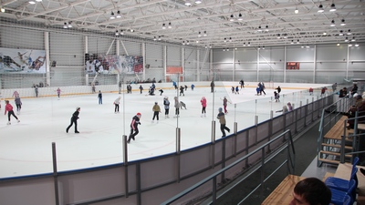 Льодова арена Кстовского ФОКа «Волзький берег» надає великі можливості для занять хокеєм і фігурним катанням